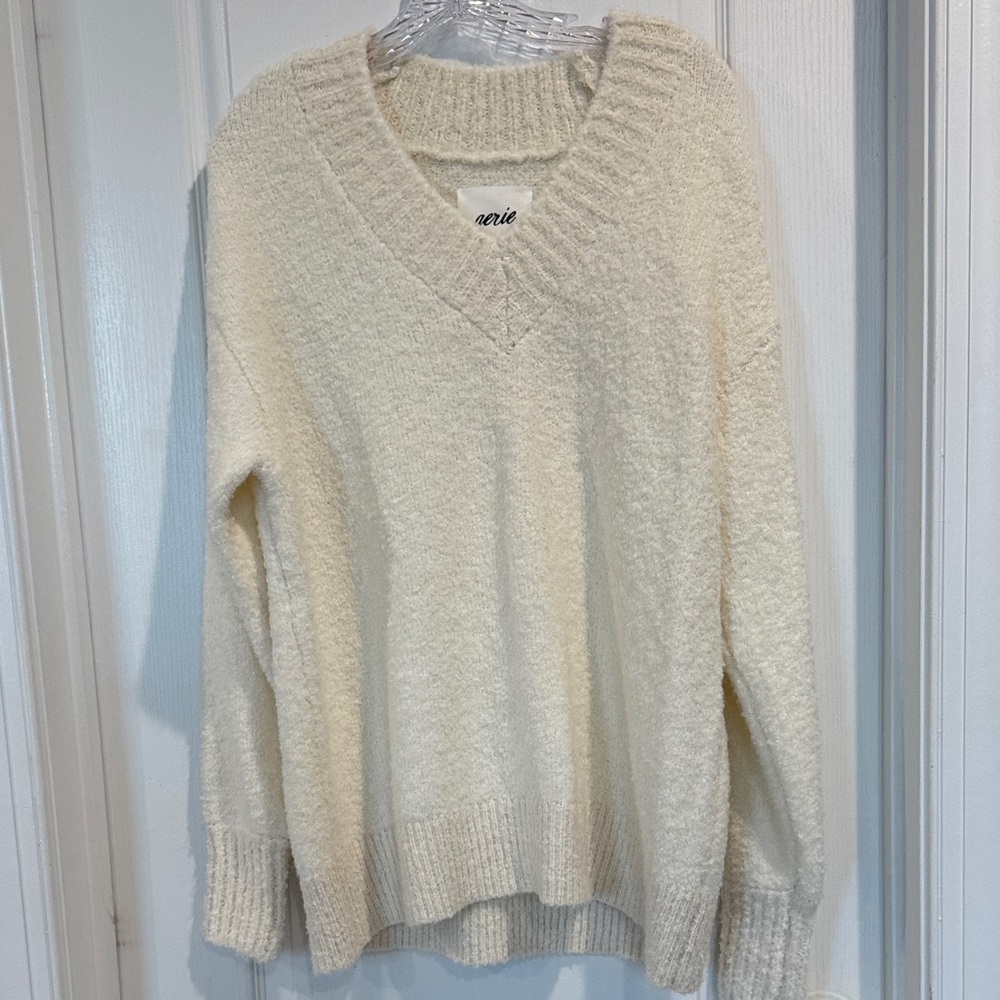 NWT Aerie Soft White V-Neck Sweater - size small